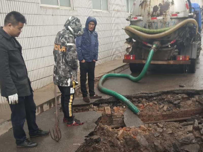 江阴专业管道疏通下水道疏通高压车清洗污水雨水管道