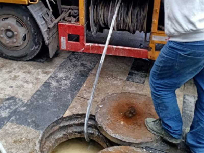 江阴月城镇管道疏通下水道疏通高压车清洗污水雨水管道